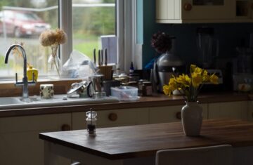 Photo kitchen with window